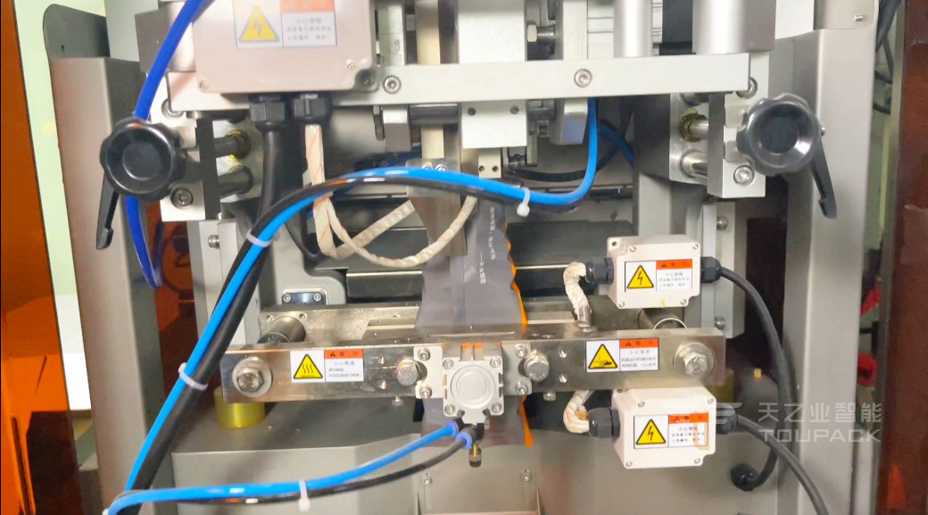 Automatica gommosa confezioni di cioccolato Verticale confezioni di imballaggio macchina ad alta velocità 120BPM Intelligente pesatura e imballaggio macchina