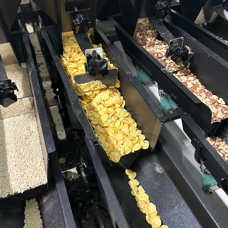 Multi-materiali 2,5 kg macchina di imballaggio di alimenti per animali domestici con pesatrice multi-testa pesatrice lineare per la confezione di sacchetti di sacchetti