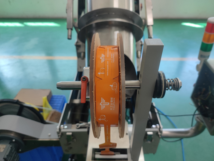 Confezionatrice automatica per sacchi a rete con intervallo di pesatura 3g-5000g per confezionare verdura, frutta, zenzero, patate, agrumi