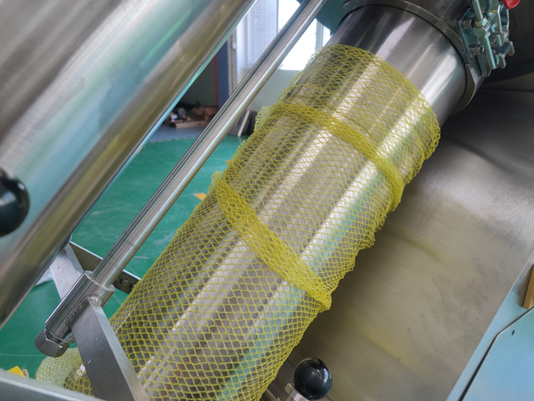 Confezionatrice automatica per sacchi a rete con intervallo di pesatura 3g-5000g per confezionare verdura, frutta, zenzero, patate, agrumi