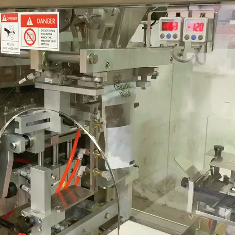 Vietnam Automatic Coffee Packaging System Doypack Roasted Coffee Bean Gusset Bag Ziplock Pouch Packing Machine con stampante di data