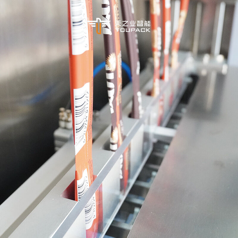 Macchina automatica multi-corsia per il confezionamento di bustine di succo di frutta da 50 ml 100 ml, ghiaccioli, gelatine, bastoncini e strisce