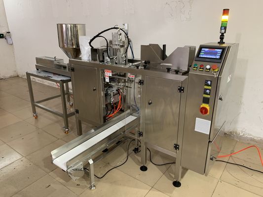 Attrezzatura di sigillatura di riempimento di Mini Premade Pouch Packing Machine dell'alimento per animali domestici