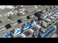 Pesatrice per alimenti freschi a 8 teste a 3 strati per sacchetti a cuscino a pinna di pesce, pesatura e confezionamento